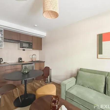Appartamento Charming 27m One-bedroom In 20 With Shared Terrace Parigi