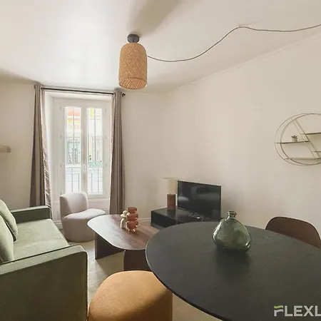 Charming 27m One-bedroom In 20 With Shared Terrace Paris